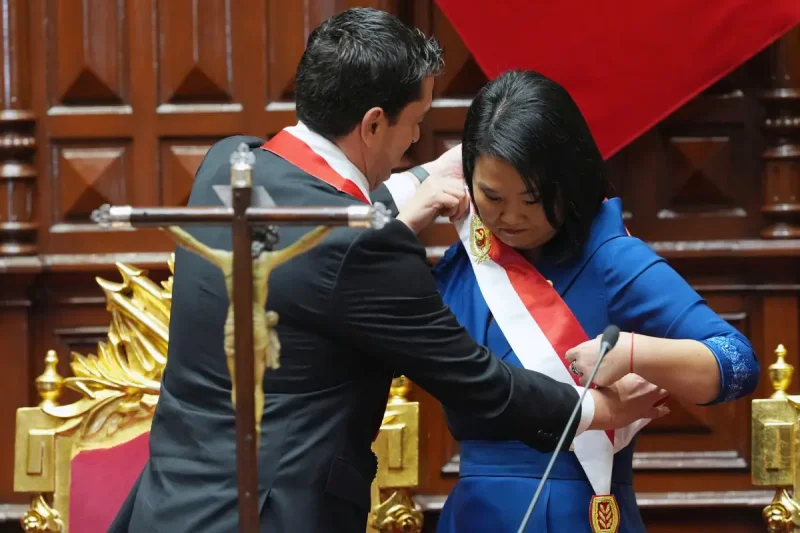 Keiko Fujimori toma posesión como presidenta de Perú